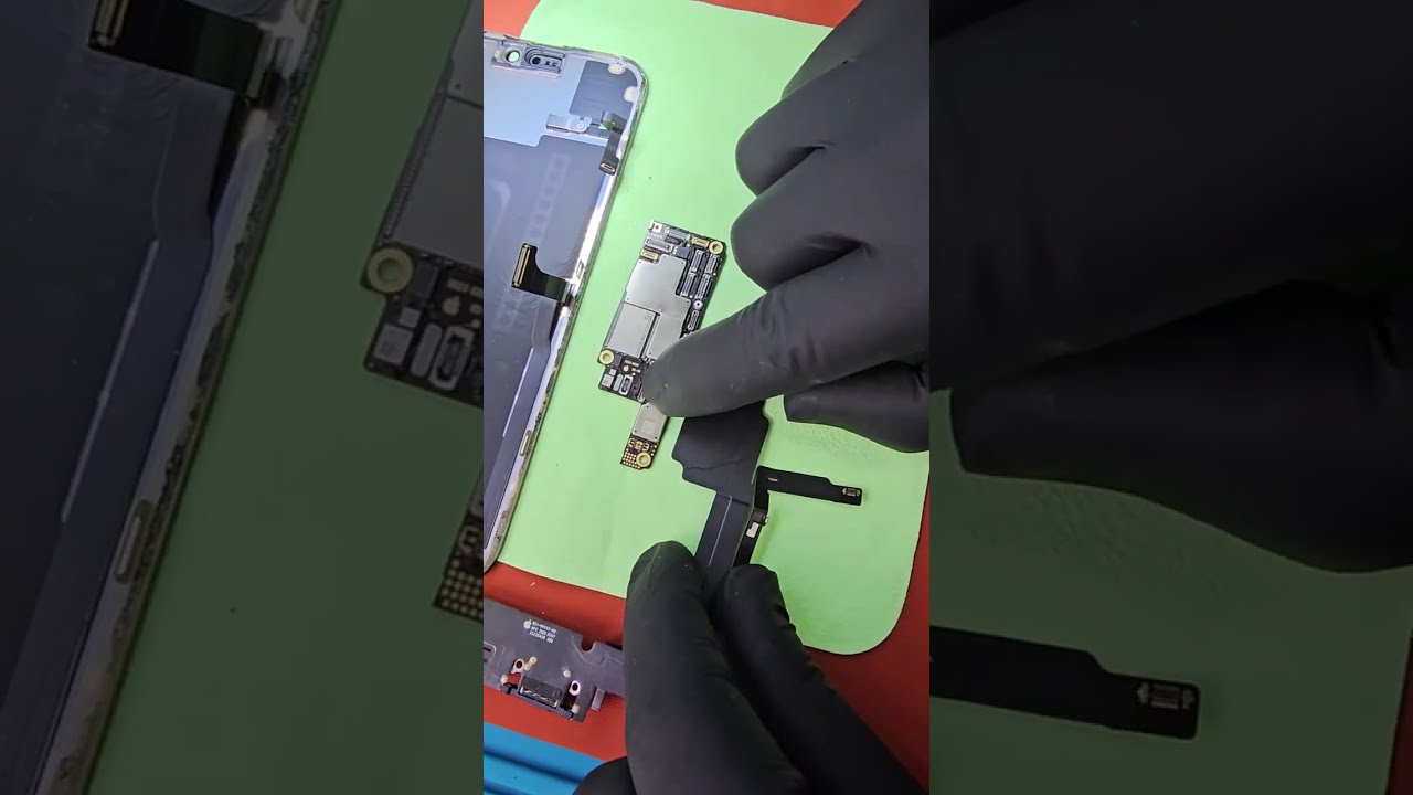 شرح كامل لتغير اي سي شحن ايفون ١٥ برو ماكس