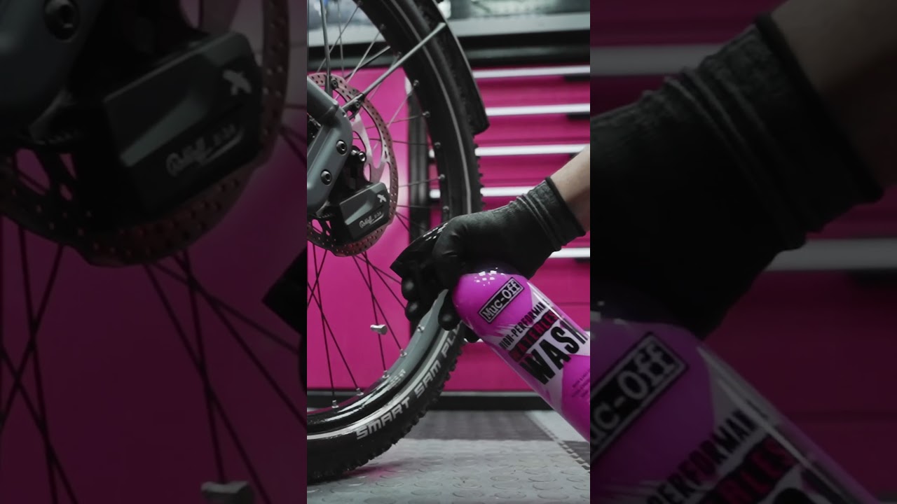 WATERLESS WASH. DON’T ADD WATER, USE WATERLESS WASH. BIKE CLEANING MADE SIMPLE! 🧽