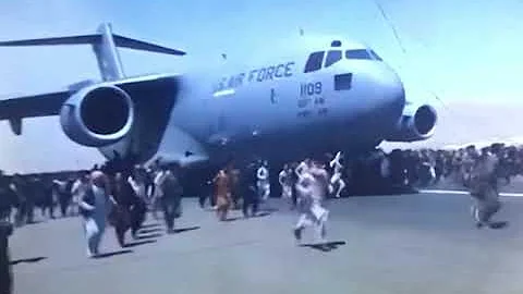 Afghans Run Alongside US military air plane at airport Kabul