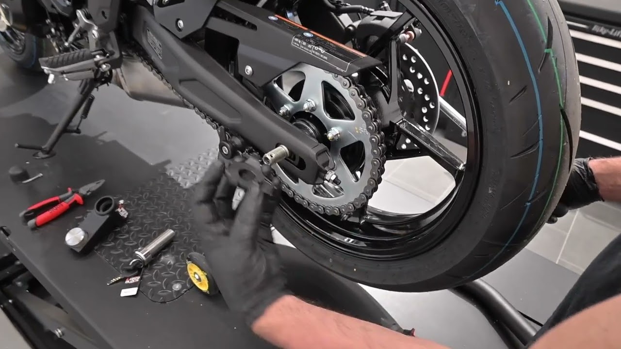 Motorcycle Wheel Lock Anti-Theft Kawasaki Z650 | EasyBlock