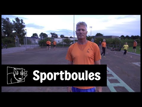 De sport met maar zeven leden | Man bijt hond