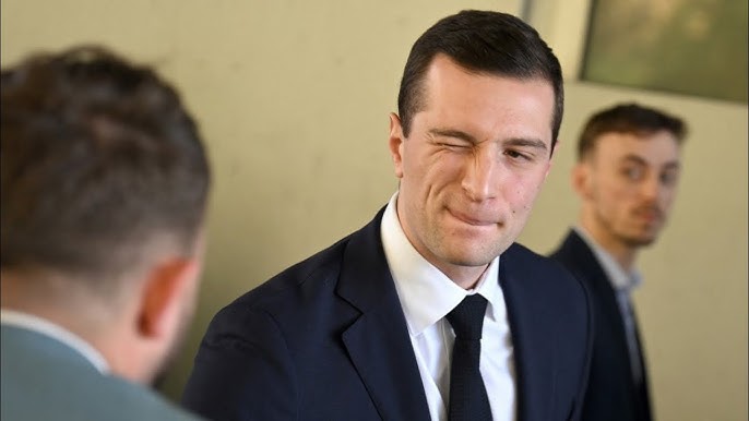 Jordan Bardella gay : Il tente de séduire un homme - YouTube