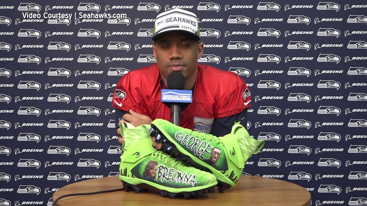 Russell Wilson on Chris Carson 2020-12-04