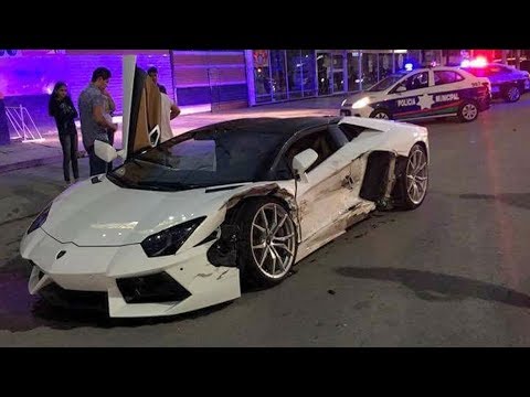 CHOCA Lamborghini Aventador contra un Taxi en México - YouTube