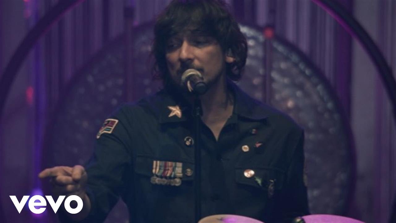 León Larregui - Souvenir (Live) León Larregui - Souvenir (Live)