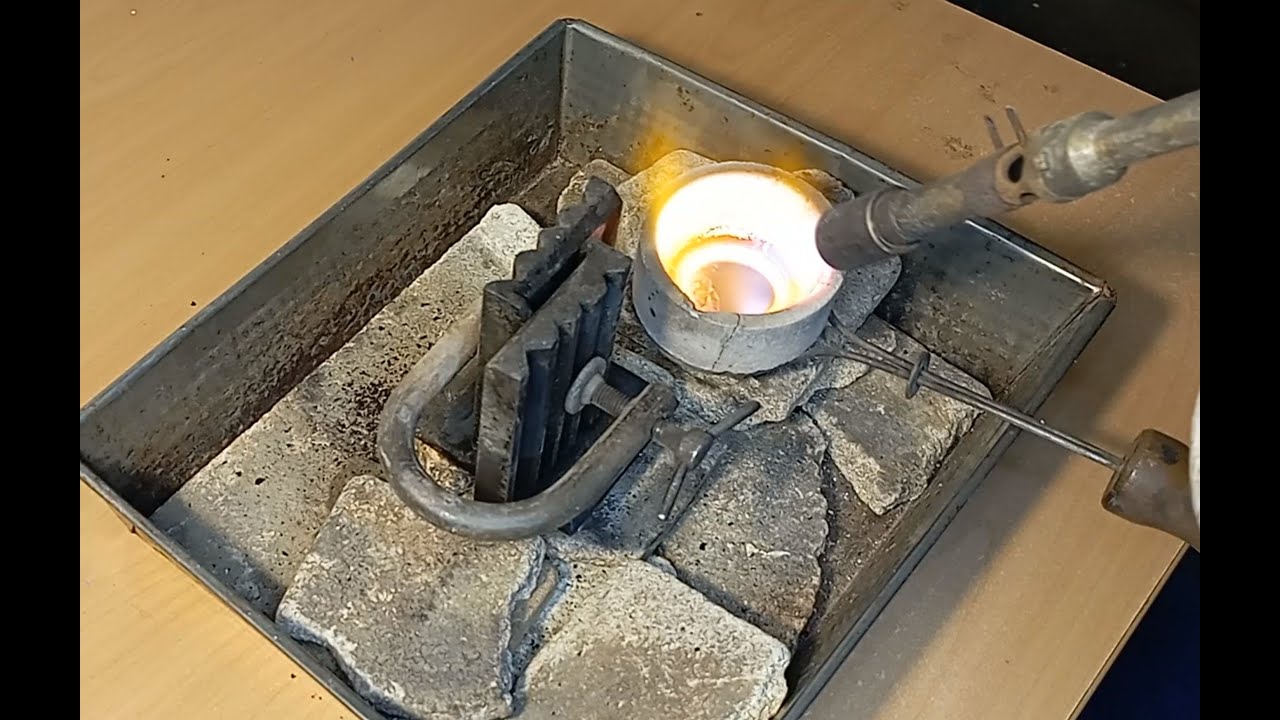 Bursztyn Srebro Warsztat. Topienie i odlewanie srebra.