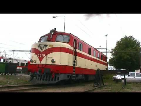 Dr12 "Huru" diesel loco start up