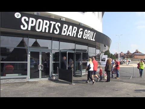 Immunitet Fitness etisk Fan reaction to the new Sports Bar & Grill - YouTube