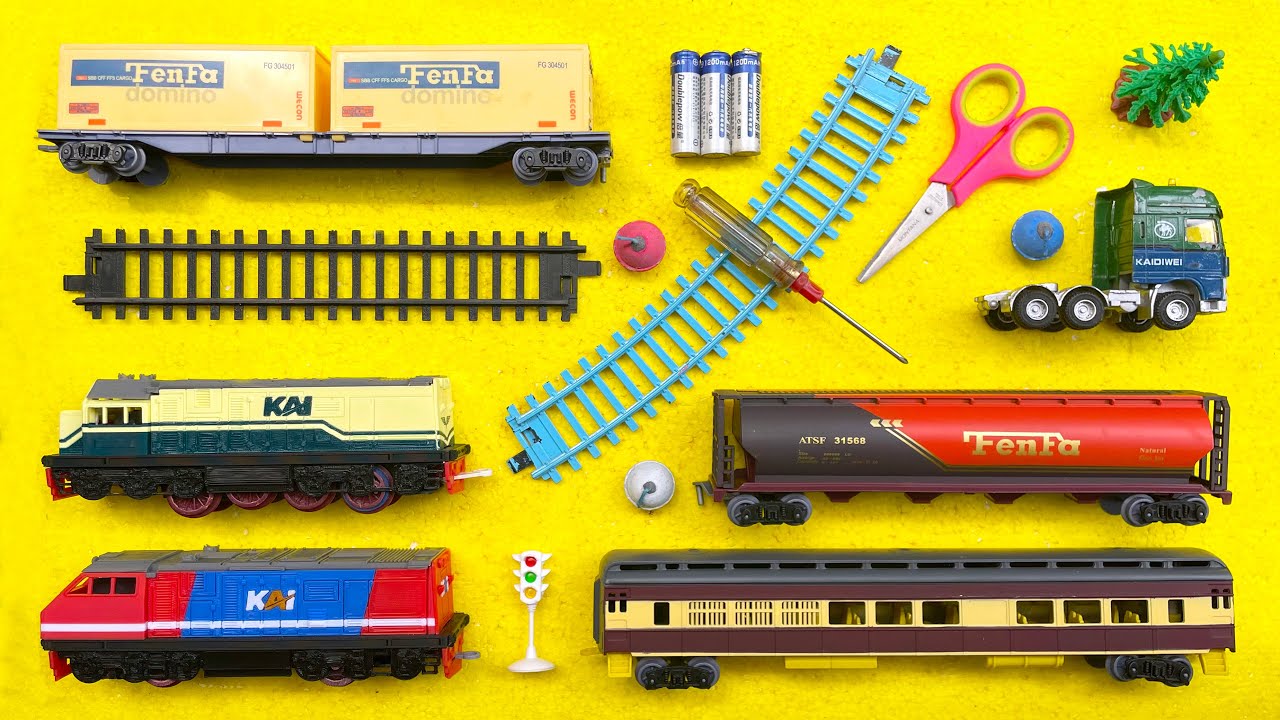 Unboxing Dan Merakit Mainan Kereta Api CC201 Vintage, CC203 Perumka, Lokomotif - Miniatur Kereta Api