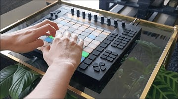 Funky Bass On Ableton Push [ID: Pillangó Park]