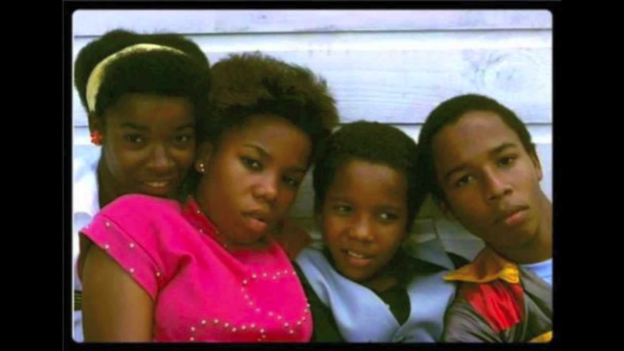 Tonton Ziggy Marley & The Melody Makers_ "Problems" di YouTube Tonton Ziggy Marley & The Melody Makers_ "Problems" di YouTube