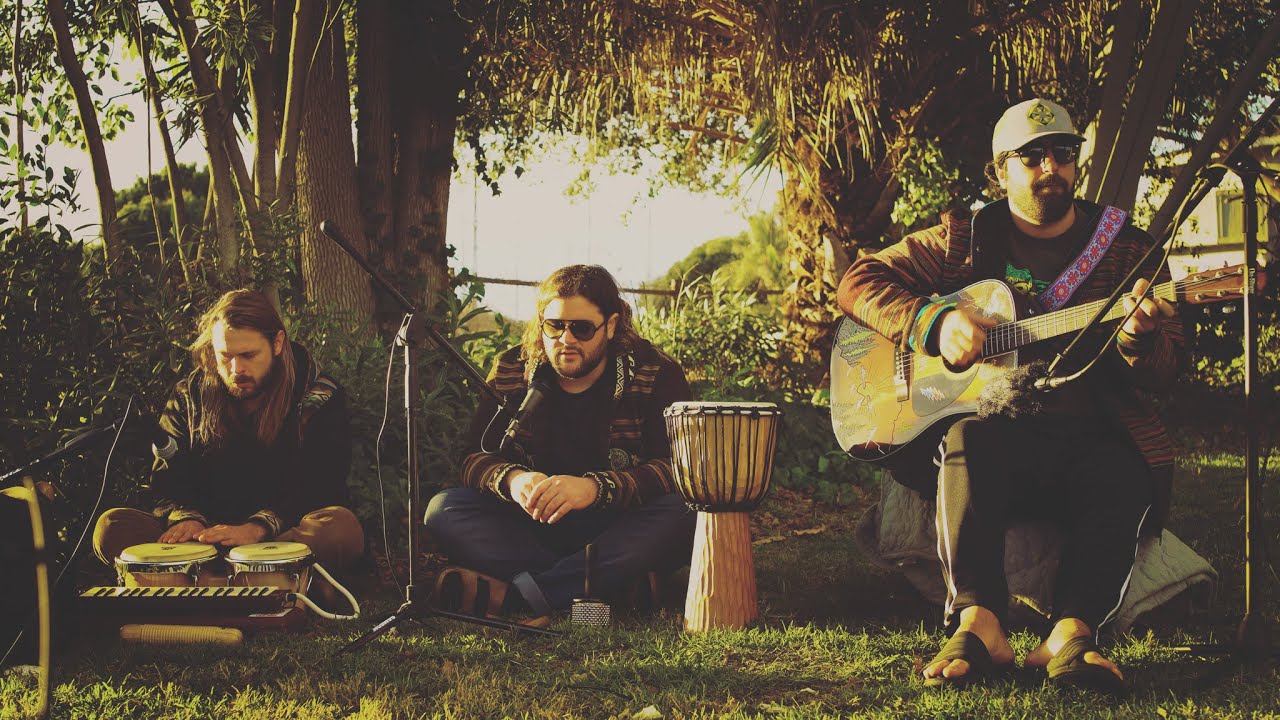 Lucid Phase - Your Island (Acoustic) auf YouTube ansehen Lucid Phase - Your Island (Acoustic) auf YouTube ansehen