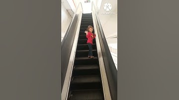papona learning!! how to use escalator || moving staircase #Aamar show #shorts