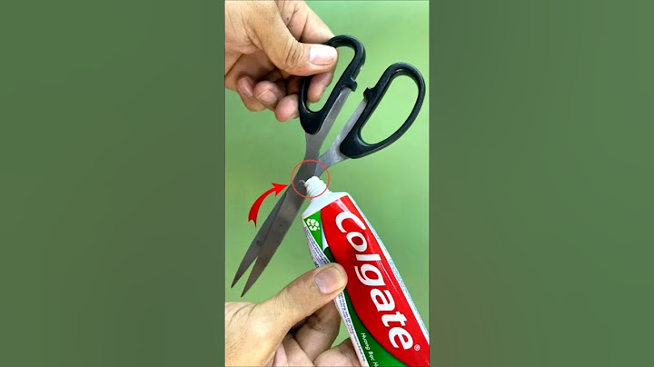 Put toothpaste on scissors! An easy and amazing way to sharpen scissors in a minute, #diy #tips