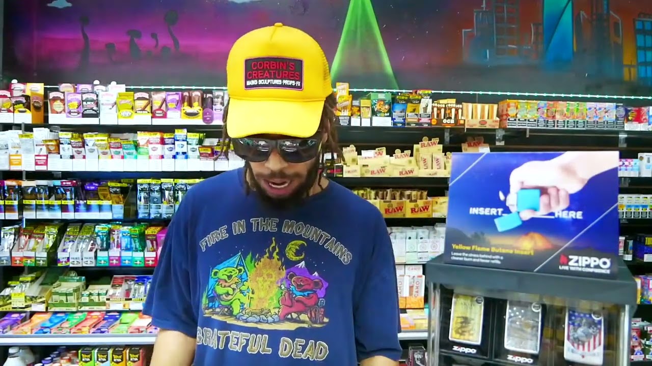 Smoke Joint Versus: Raw Rolling Papers VS Blazzy Susan Rolling Papers