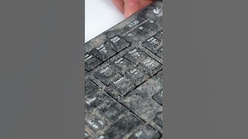 Deep Cleaning A DIRTY Keyboard For The First Time In 5 YEARS #shorts