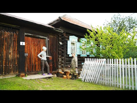Деревенская жизнь молодой семьи на урале ремонт старого дома и черничный медовик в разрезе