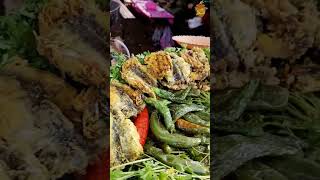 بائع السمك المقلي في الاسواق #أكل_الشارع #الشواء #morocco #streetfood #سندويشات