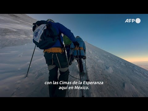 Sobrevivientes de cáncer conquistan el pico más alto de México | AFP