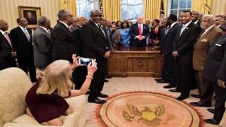 kellyanne conway couch_Kellyanne Conway kneeled on a couch  The Internet went insane