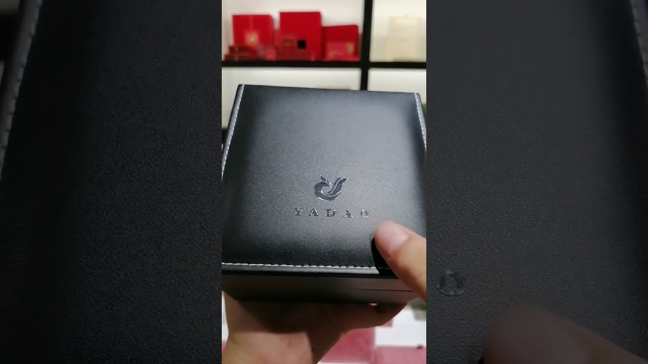 YADAO High-ed black leather watch box