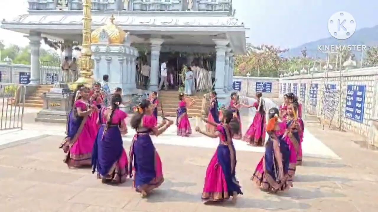 దుర్గమ్మ పాటకు కోలాటం ||శ్రీ సత్యసాయి బలవికాస్ కోలాటం గ్రూప్||#kolatam #dance #trending #ammavaru 