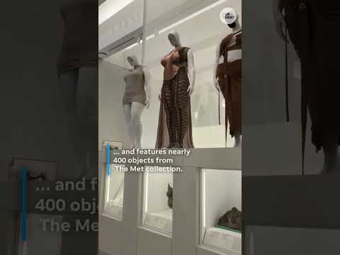 El Met abre ‘Costume Art’ en las nuevas galerías de Condé Nast