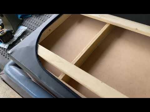 Puflanadigan qogirchoqli qiz