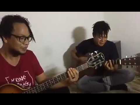 Tony Q Rastafara (preman buronan) akustik gitar