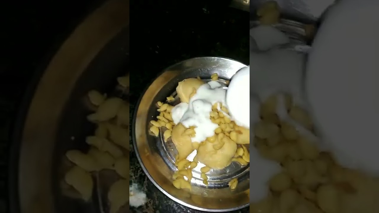 restaurants style delicious papdi bhalle chat