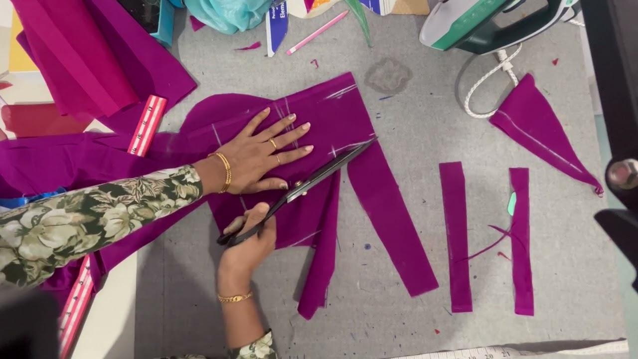 Plain ಬ್ಲೌಸ್ ಹೇಗೆ ಅಳತೆ ತೊಗೊಂಡು ಕಟಿಂಗ್ ಮಾಡಬೇಕು ಅಂತ ನೋಡಿ