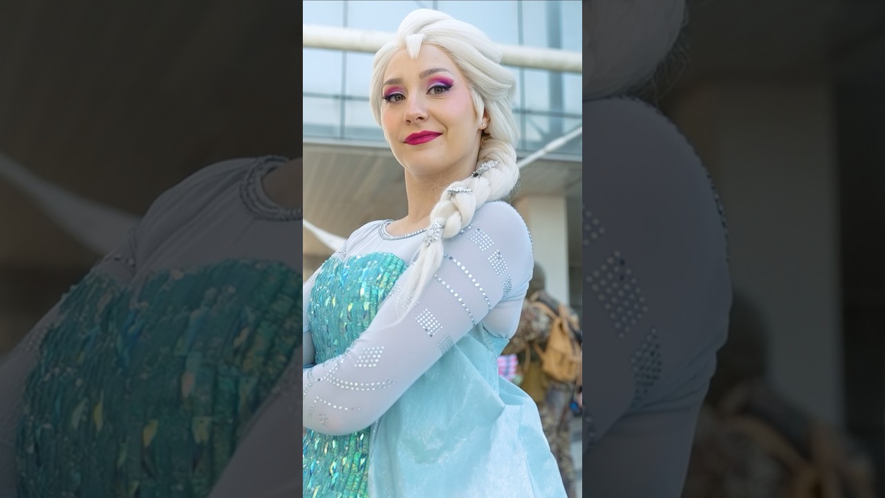 ✨😍BEAUTIFUL Frozen Anna and Elsa cosplays😍✨ bringing Disney to life at Romics