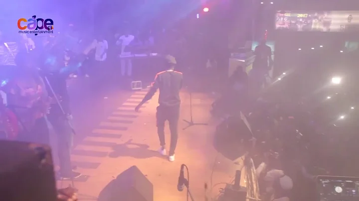 WATCH FANS FAINT AS WIZKID SHUTS DOWN FELABRATION 2017