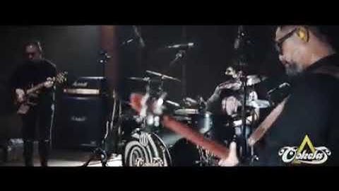 COKELAT BAND JAUH aiu Ratna