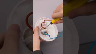 This four-way switch has no neutral wire and is suitable for all kinds of households