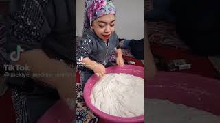 Ulan Hayat Ekmek Yapıyor