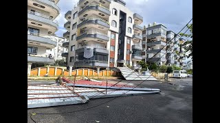 Dörtyolda Uçan Çatı 2 Araca Zarar Verdi 10 Ekim 2025 8Gunhaber