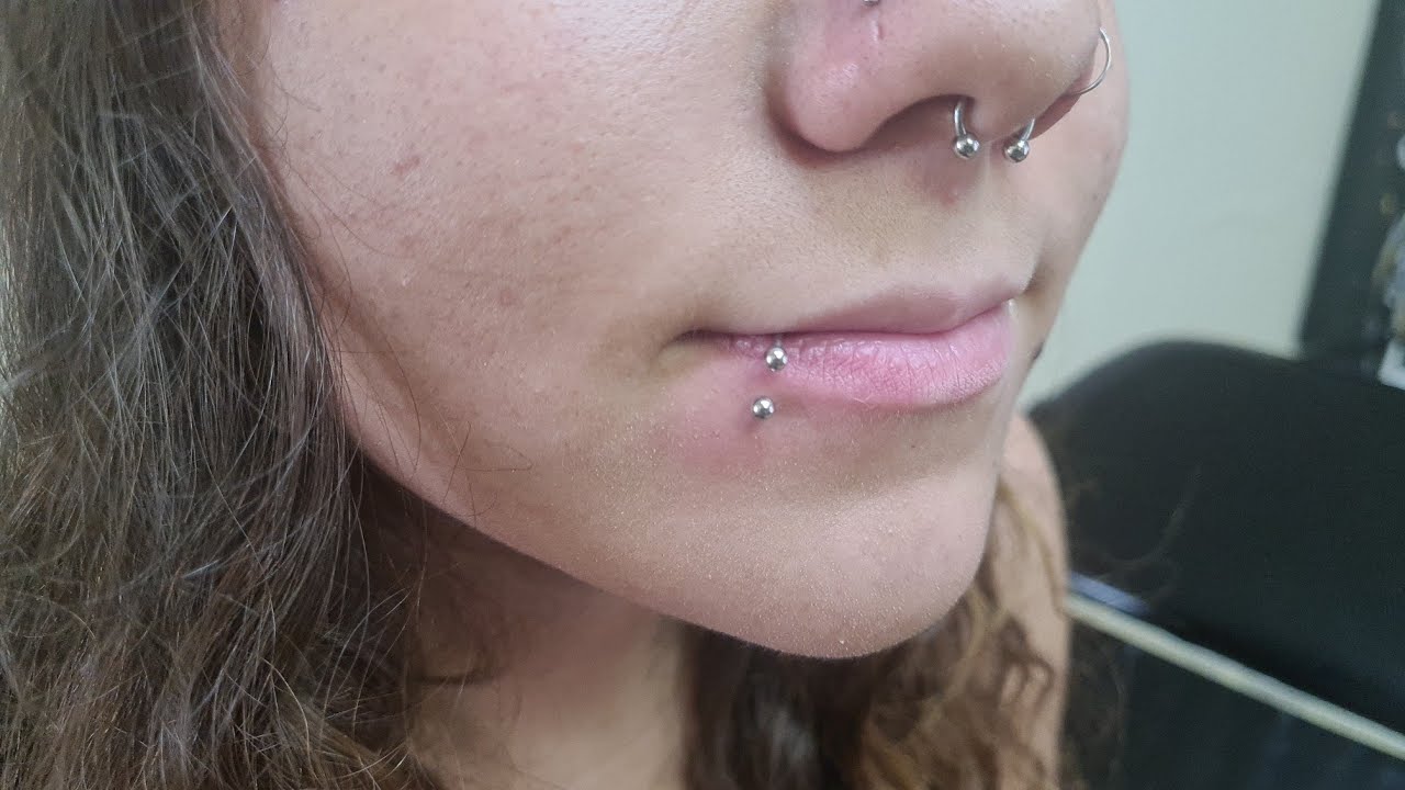 Foto de Boca Com Labret Piercing e mais fotos de stock de Piercing