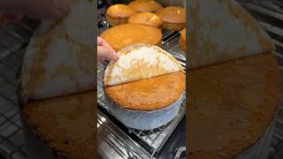 Place cake upside down on cooling rack to flatten dome #tipsandtricks #hack #cake #baking