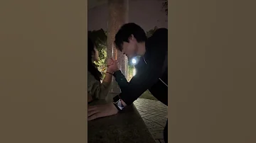 أحس حالي وسط غربة واهلي مايعرفوني 