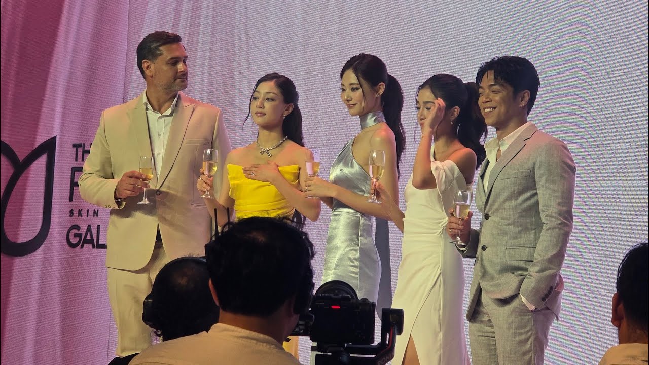 Взаимодействие Цзыюй и Джихё TWICE на гала-концерте Pond's Gala Event в Маниле, Филиппины 트와이스