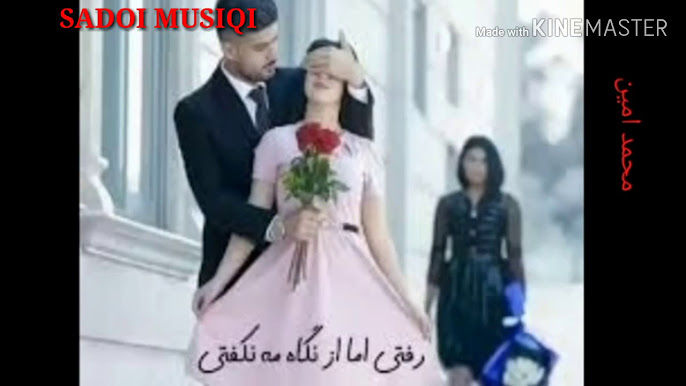 Қыз бөтелкені бөксесіне салады