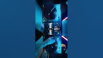 DJ Stonic "Blue World" Loop Juggling #2