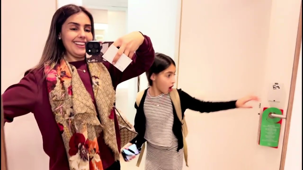 دایک، باوک و سێ منداڵ لە مايورکا | سادە و ڕاست