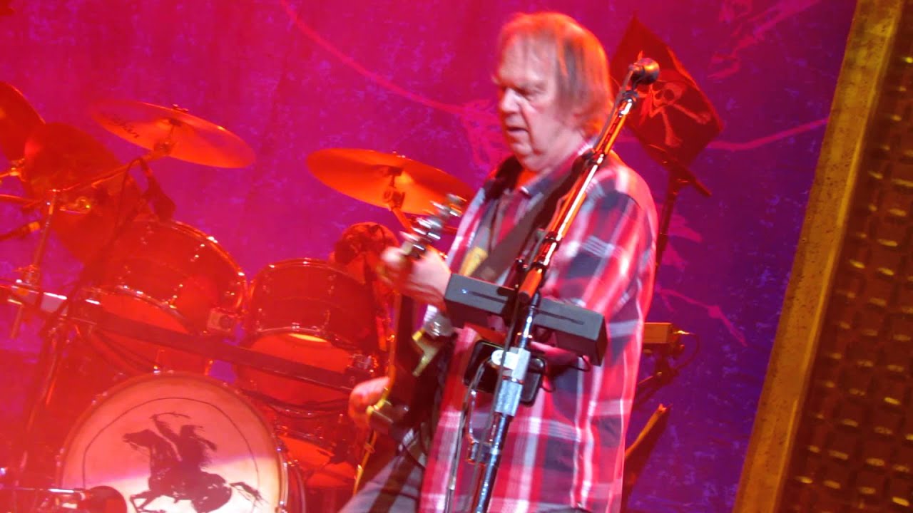 Neil Young CINNAMON GIRL 112912 Philadelphia YouTube