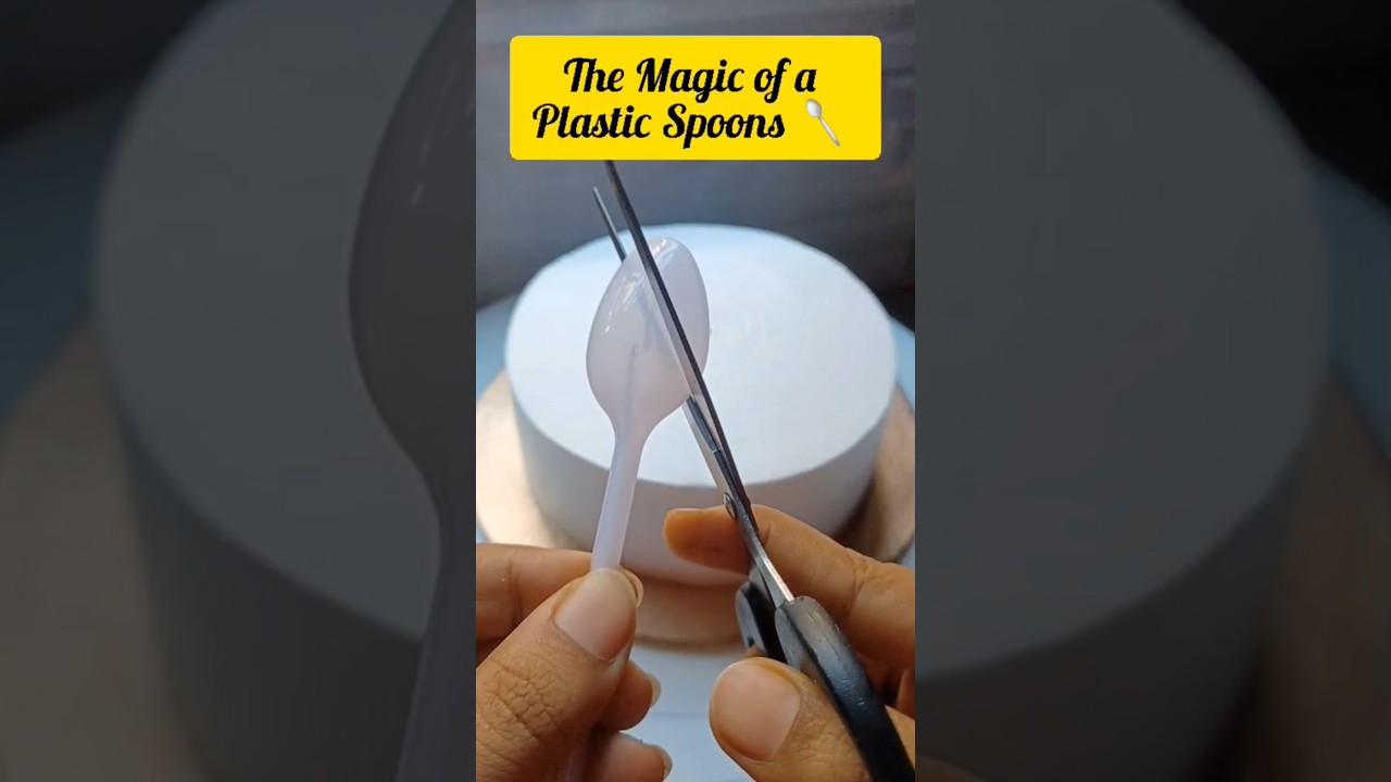 If One Does Not Have Palatte Knifes,Then Use This Plastic Spoons.And See the Magic🥄❤️🥰 #cake #shorts