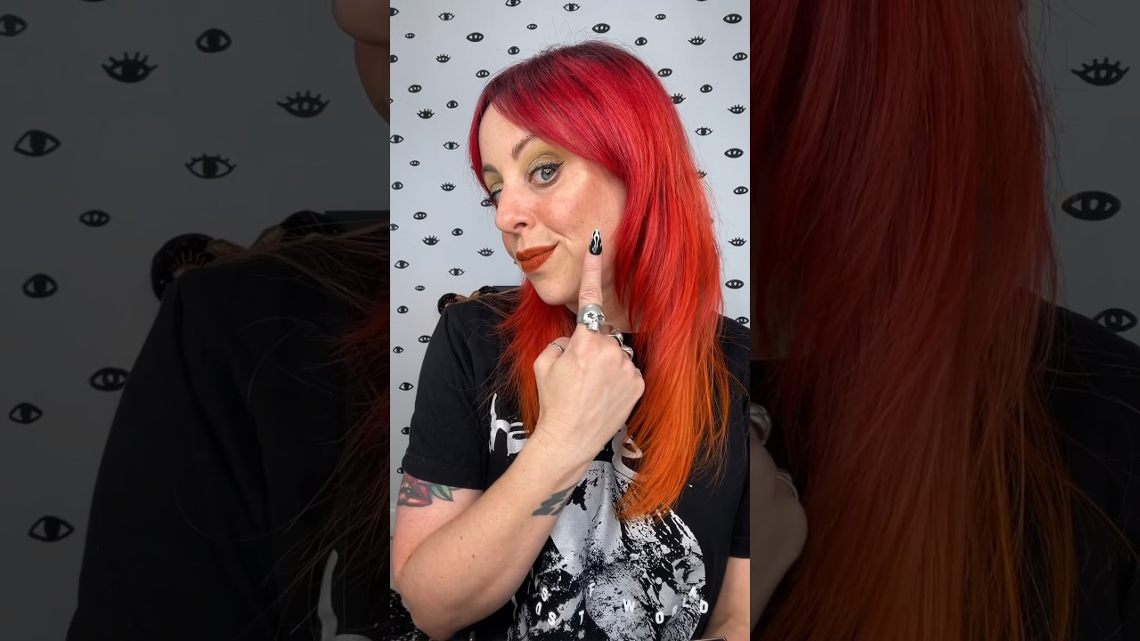 Which is your fave? 1️⃣ or 2️⃣? What’s Up Beauty Serengeti Highlighters. 