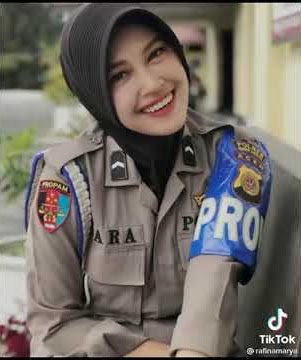 Cita cita jadi polwan 😊 😁