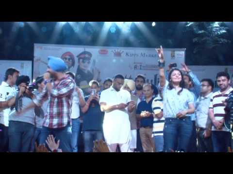 Shoulder Chak Chak Ke | Jatt And Juliet 2 Promotion - Bonn Group Ludhiana