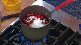 Rachael Ray's 30-Second Thanksgiving Tip: Make Your Own Cranberry Sauce!